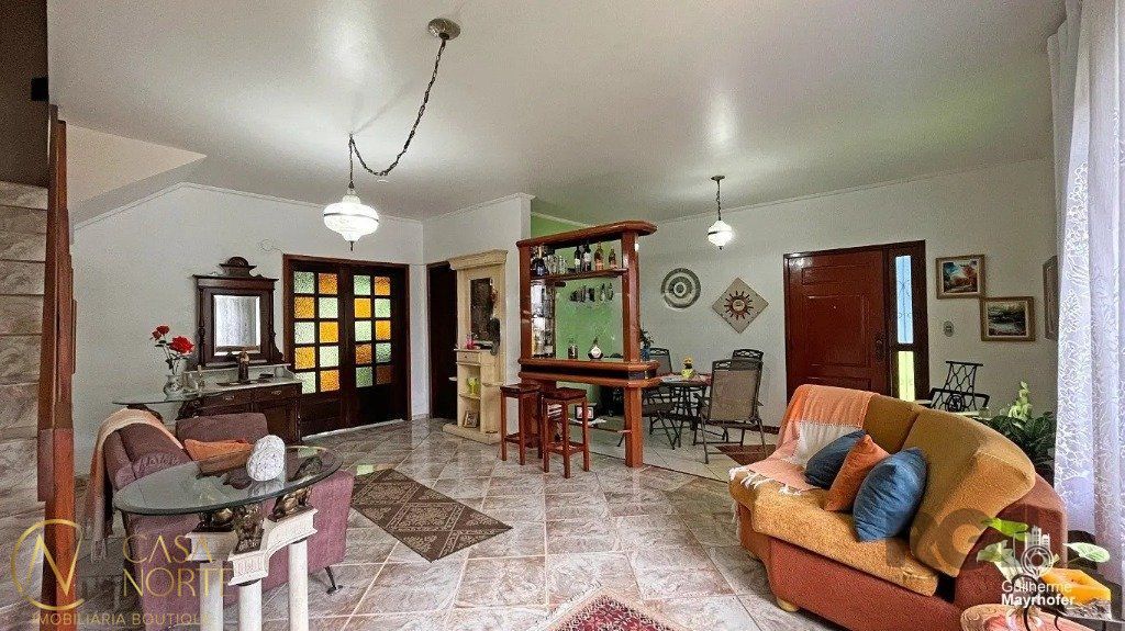 Casa à venda com 3 quartos, 292m², 1 suíte, 3 vagas, Rua Arnaldo Ballve no bairro Jardim Itu em Porto Alegre