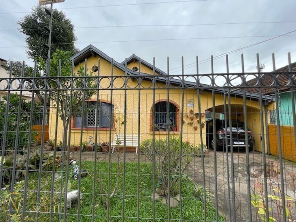 Casa à venda com 4 quartos, 265m², 1 suíte, 3 vagas, Rua Bernardino Caetano Fraga no bairro Santa Tereza em Porto Alegre