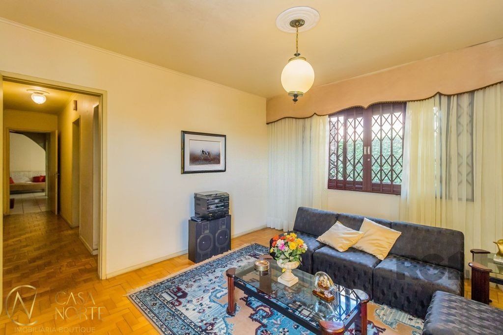 Casa à venda com 3 quartos, 154m², 4 vagas, Avenida Circular no bairro Vila Jardim em Porto Alegre