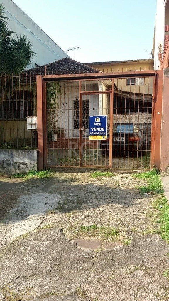 Casa à venda com 6 quartos, 200m², 8 vagas, Avenida Cruz Alta no bairro Nonoai em Porto Alegre