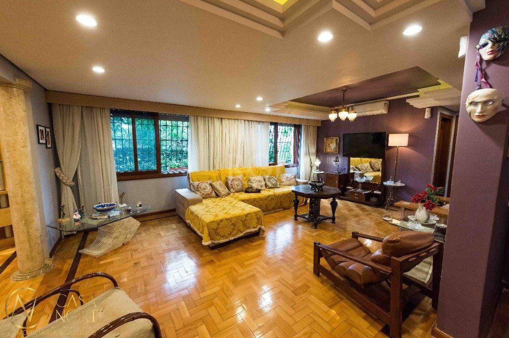 Casa à venda com 5 quartos, 317m², 1 suíte, 2 vagas, Travessa Fortaleza no bairro Nonoai em Porto Alegre