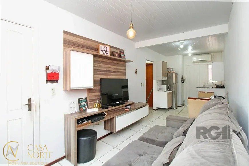 Casa à venda com 1 quarto, 45m², 1 vaga, Rua Padre Oscar Puhl no bairro Hípica em Porto Alegre