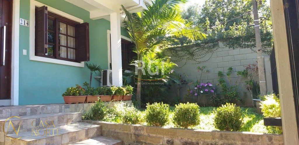 Casa à venda com 2 quartos, 214m², 4 vagas, Rua Theonila Carvalho da Motta no bairro Parque Santa Fé em Porto Alegre