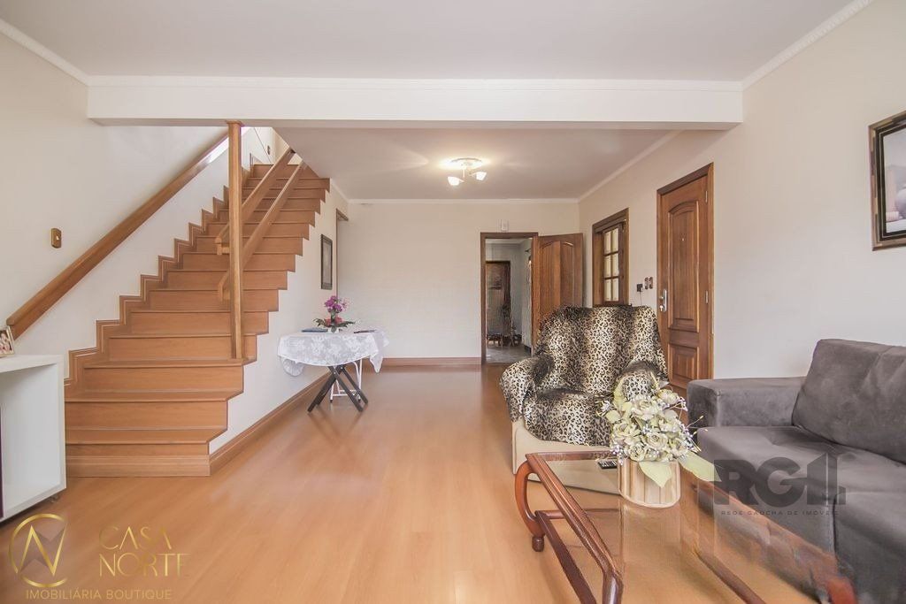Casa à venda com 2 quartos, 84m², 2 suítes, 1 vaga, Rua Barão do Amazonas no bairro Partenon em Porto Alegre
