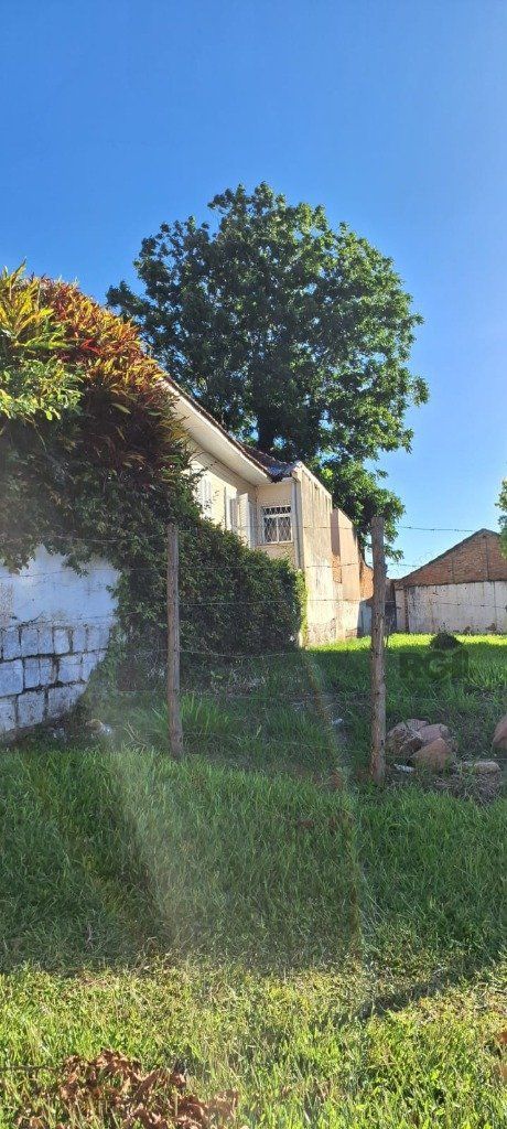 Terreno à venda  com 311m², Rua Alfredo Varela no bairro Teresópolis em Porto Alegre