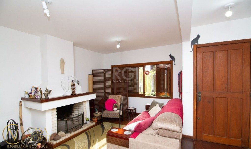 Casa de Condomínio à venda com 4 quartos, 195m², 1 suíte, 2 vagas, Praça São Caetano no bairro Teresópolis em Porto Alegre
