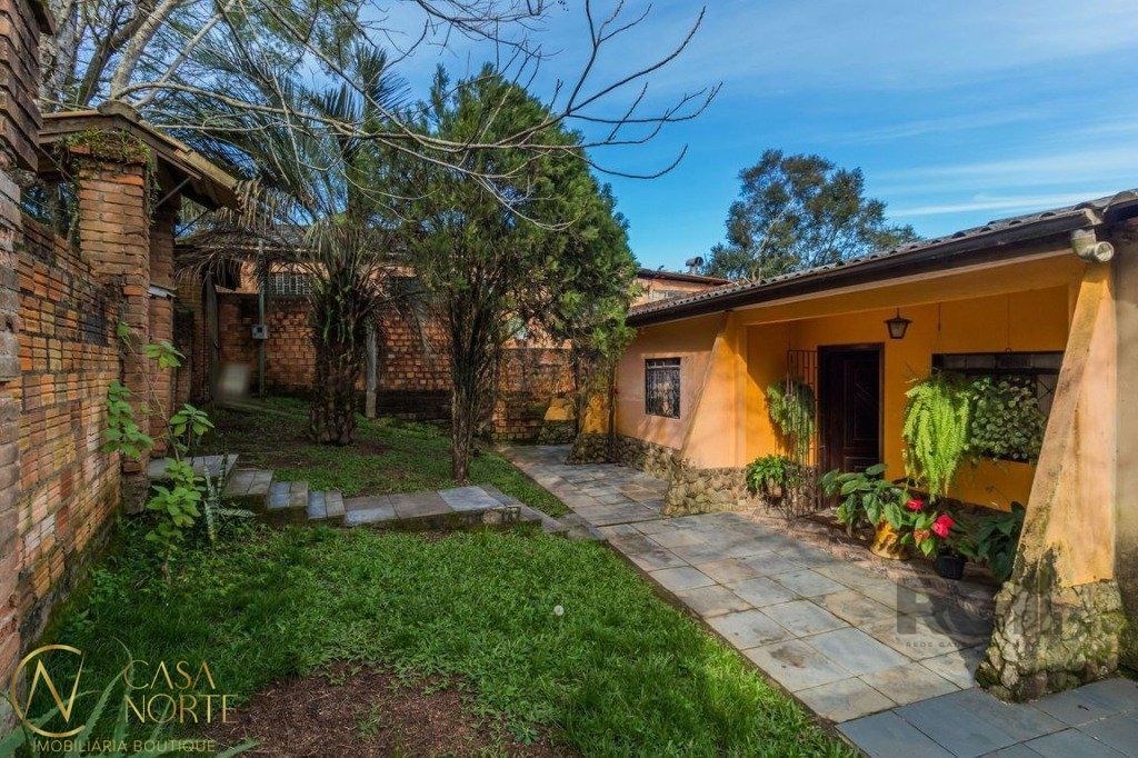 Casa à venda com 3 quartos, 180m², Rua Finlandia no bairro Lomba do Pinheiro em Porto Alegre