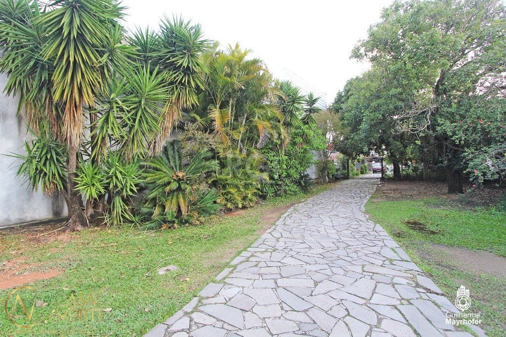 Casa à venda com 4 quartos, 320m², 1 suíte, 3 vagas, Avenida da Cavalhada no bairro Cavalhada em Porto Alegre