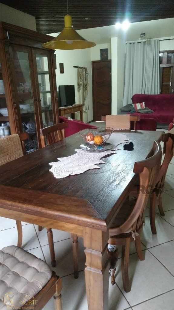 Casa à venda com 4 quartos, 200m², 1 suíte, 3 vagas, Rua Coronel João Pinto no bairro Teresópolis em Porto Alegre