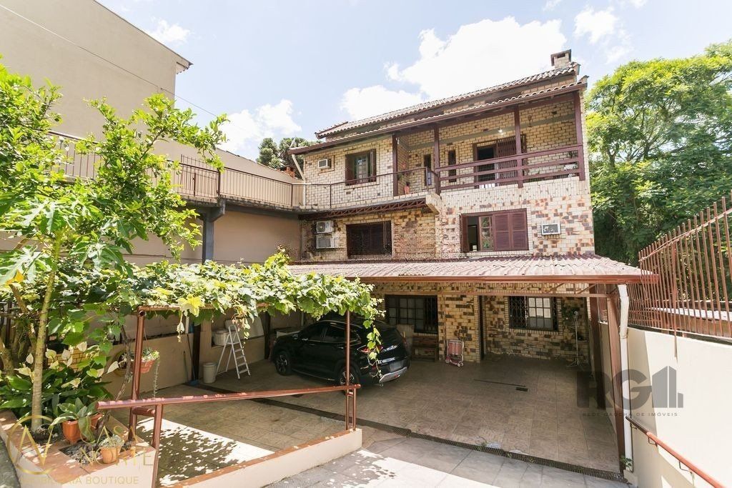 Casa à venda com 5 quartos, 415m², 1 suíte, 4 vagas, Rua Ursa Maior no bairro Cristal em Porto Alegre