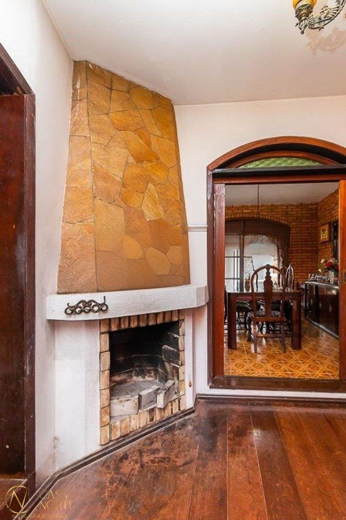 Casa à venda com 5 quartos, 245m², 1 suíte, 4 vagas, Travessa Von Salisch no bairro Sarandi em Porto Alegre