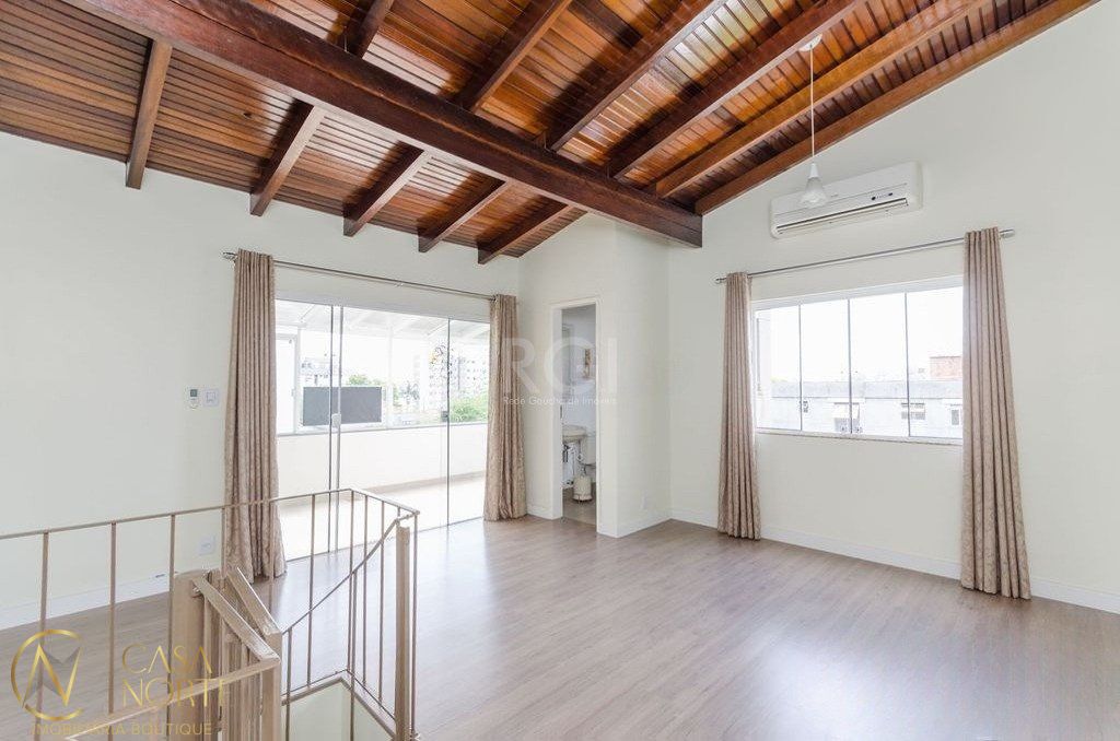 Cobertura à venda com 2 quartos, 75m², 1 vaga, Rua Fagundes Varela no bairro Santo Antônio em Porto Alegre