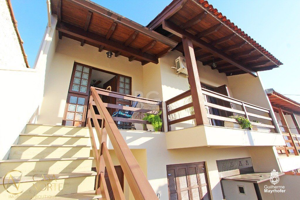 Casa à venda com 5 quartos, 245m², 3 vagas, Rua Waldomiro Silveira Dias no bairro Jardim Itu em Porto Alegre