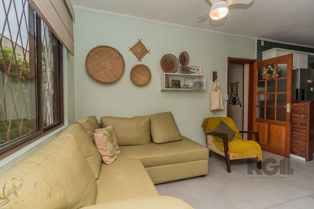 Casa à venda com 3 quartos, 411m², 1 suíte, 4 vagas, Rua Nossa Senhora Medianeira no bairro Medianeira em Porto Alegre