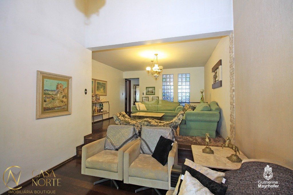 Casa à venda com 3 quartos, 225m², 1 suíte, 4 vagas, Rua João Mora no bairro Camaquã em Porto Alegre