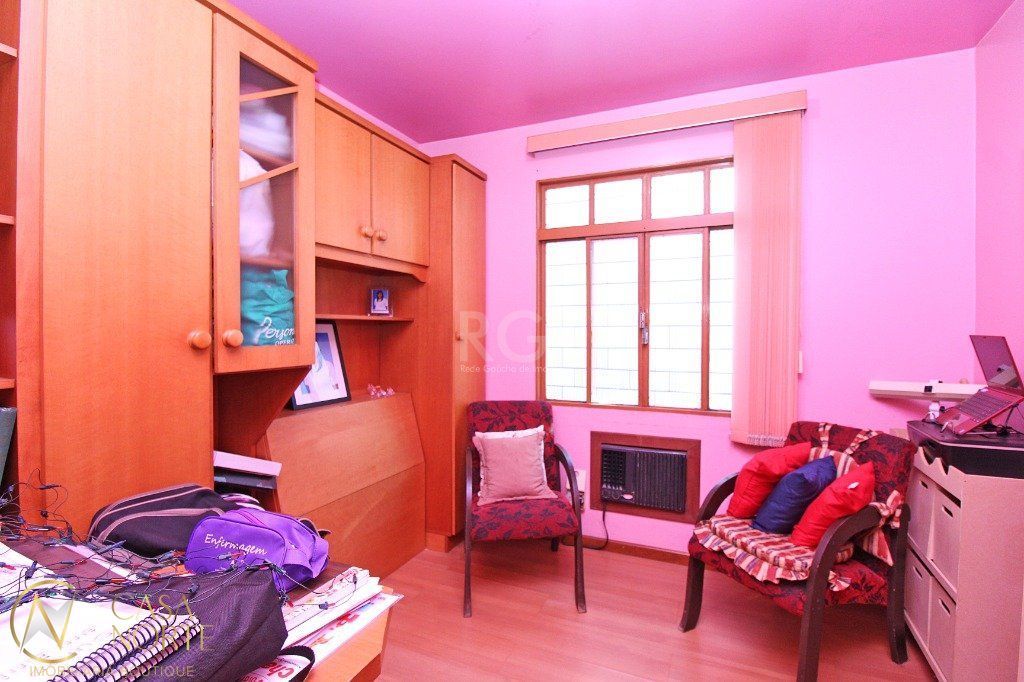 Casa à venda com 4 quartos, 280m², 1 suíte, 4 vagas, Rua Panama no bairro Bom Jesus em Porto Alegre
