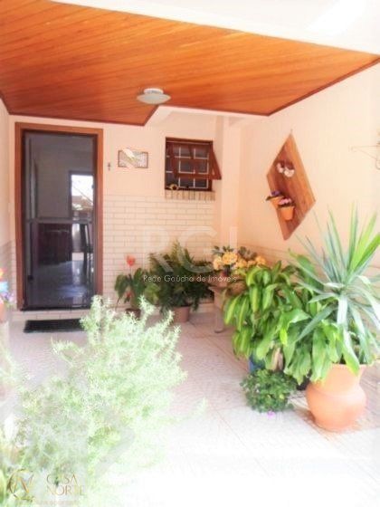 Casa de Condomínio à venda com 3 quartos, 162m², 1 suíte, 2 vagas, Rua Osorio Mendes Ouriques no bairro Guarujá em Porto Alegre