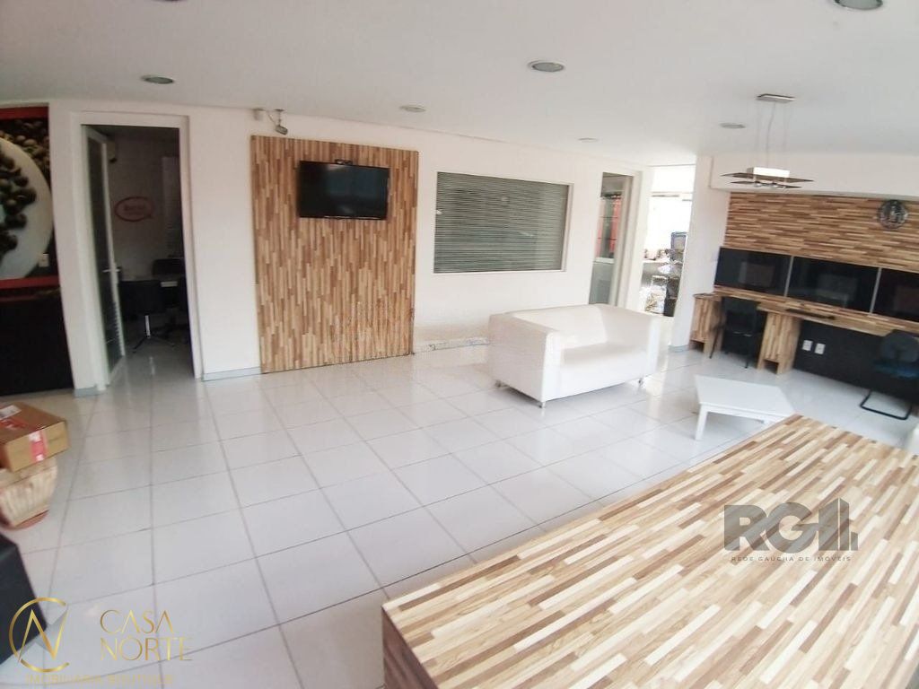 Casa à venda com 12 quartos, 501m², 5 vagas, Travessa Marechal Bormann no bairro Teresópolis em Porto Alegre