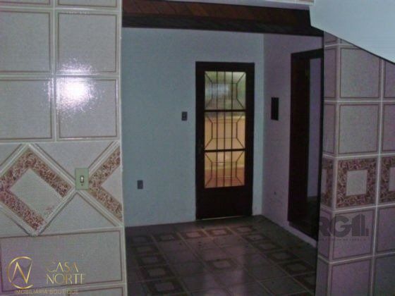 Casa à venda com 5 quartos, 218m², 1 suíte, 3 vagas, Rua Glenio Peres no bairro Vila Nova em Porto Alegre