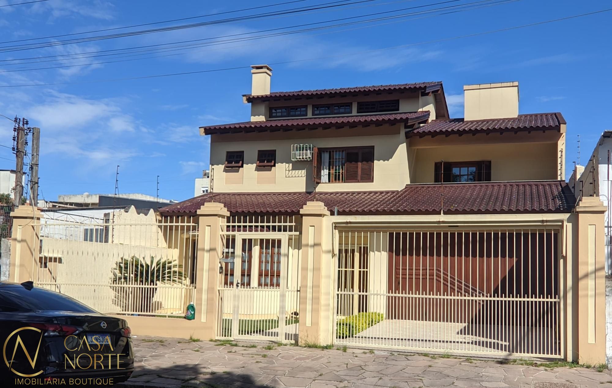 Casa à venda com 4 quartos, 348m², 2 suítes, 3 vagas, Rua Alfredo Silveira Dias no bairro Nonoai em Porto Alegre