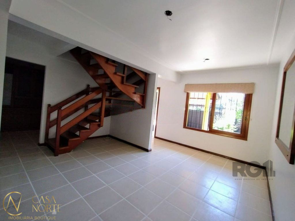 Casa à venda com 3 quartos, 193m², 1 suíte, 2 vagas, Rua Rincão no bairro Ipanema em Porto Alegre