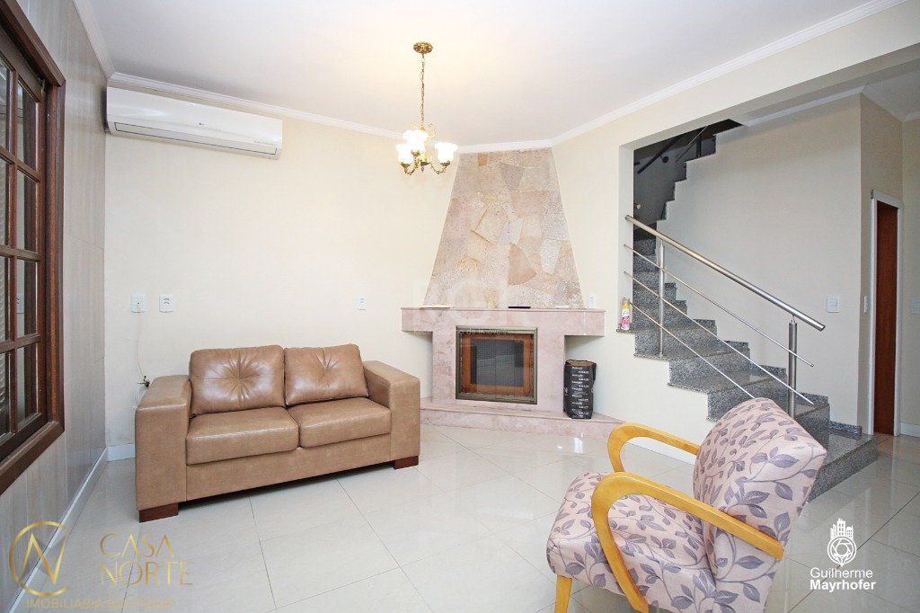 Casa à venda com 3 quartos, 246m², 2 suítes, 3 vagas, Travessa Vasco de Ataide no bairro Vila Ipiranga em Porto Alegre