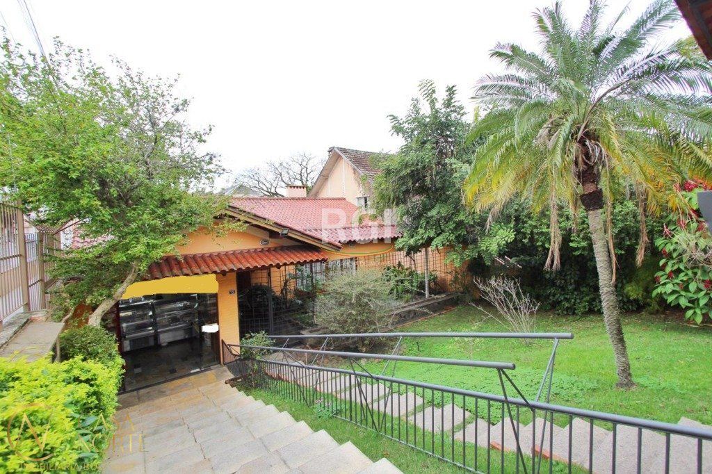 Casa à venda com 3 quartos, 250m², 1 vaga, Travessa Marechal Bormann no bairro Teresópolis em Porto Alegre