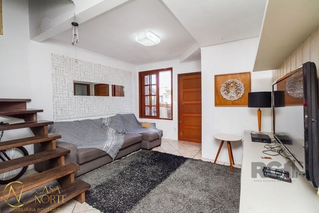 Casa à venda com 3 quartos, 117m², 1 vaga, Rua Doutor Lauro Miguel Sturm no bairro Hípica em Porto Alegre