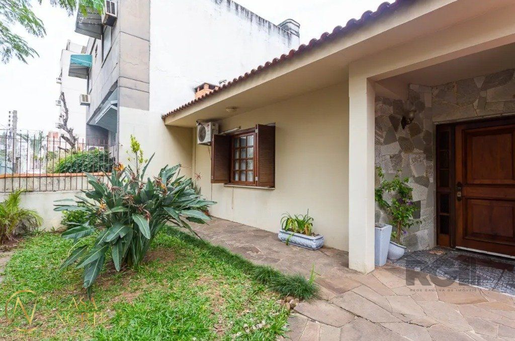 Casa à venda com 3 quartos, 160m², 1 suíte, 4 vagas, Rua Fernando Cortez no bairro Cristo Redentor em Porto Alegre