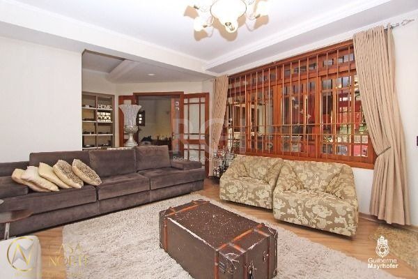 Casa à venda com 3 quartos, 189m², 1 suíte, 2 vagas, Rua Condado no bairro Ipanema em Porto Alegre