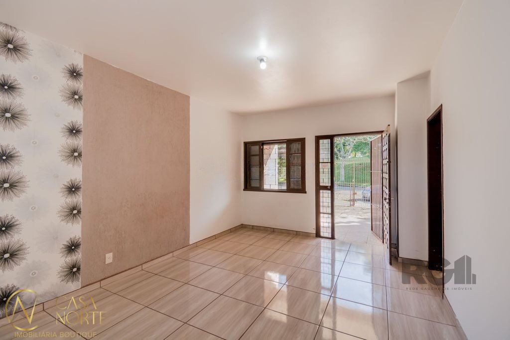 Casa à venda com 2 quartos, 159m², 3 vagas, Rua Cacilda Yaconis Becker no bairro Rubem Berta em Porto Alegre