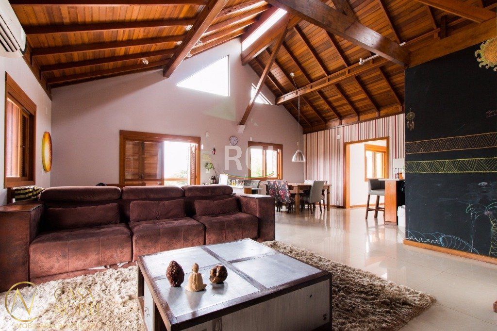 Casa à venda com 4 quartos, 188m², 1 suíte, 2 vagas, Dos Hibiscos no bairro Santa Tereza em Porto Alegre