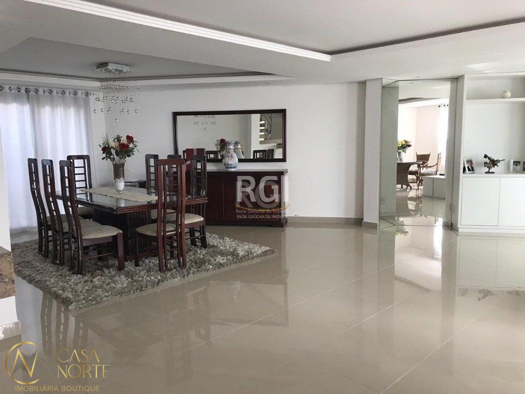 Casa à venda com 6 quartos, 493m², 4 suítes, 3 vagas, Rua Monte Bonito no bairro Jardim Floresta em Porto Alegre