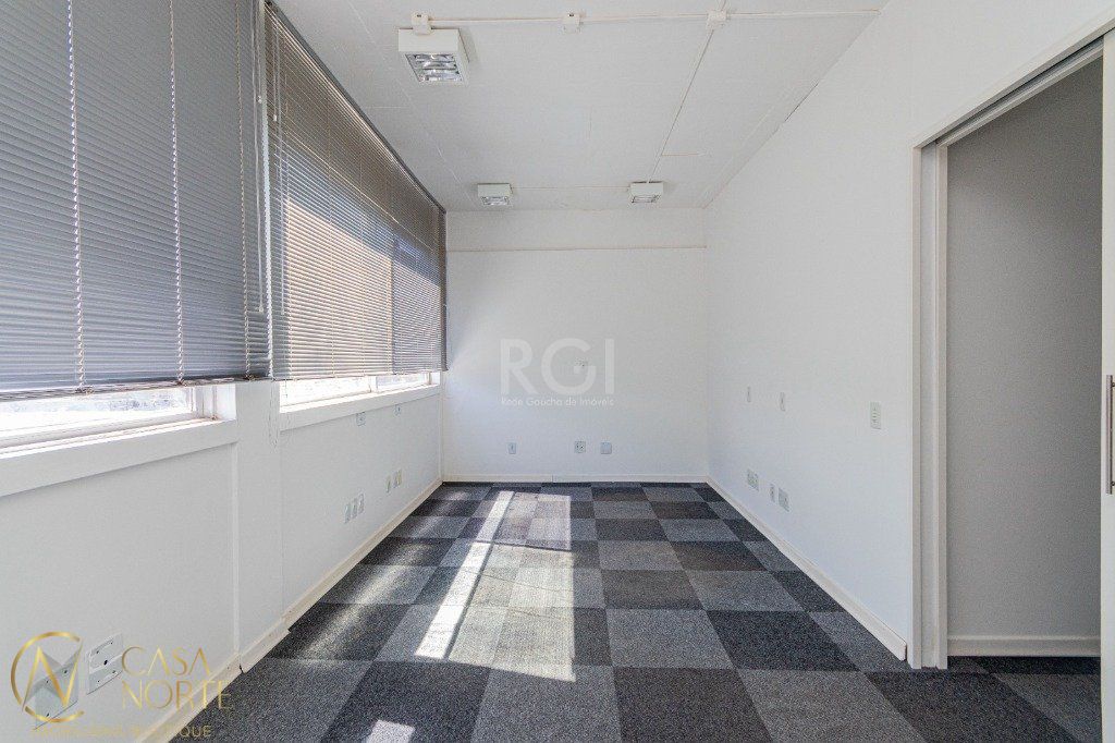 Sala Comercial à venda , 45m², Rua Celeste Gobbato no bairro Praia de Belas em Porto Alegre