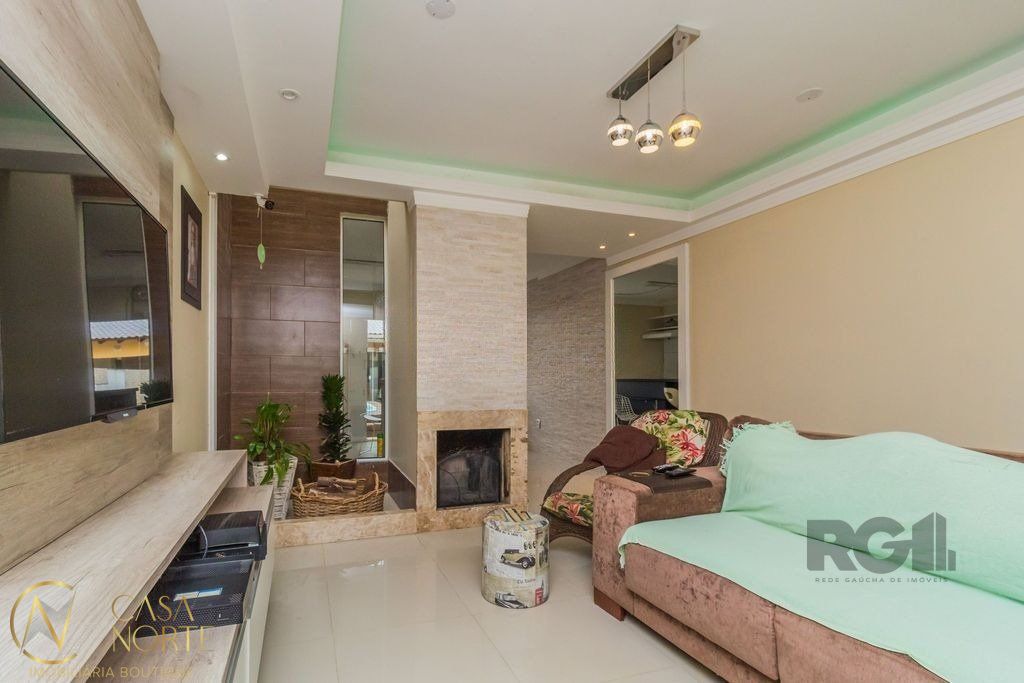 Casa à venda com 3 quartos, 165m², 1 suíte, 2 vagas, Rua Danton Krás Borges no bairro Guarujá em Porto Alegre