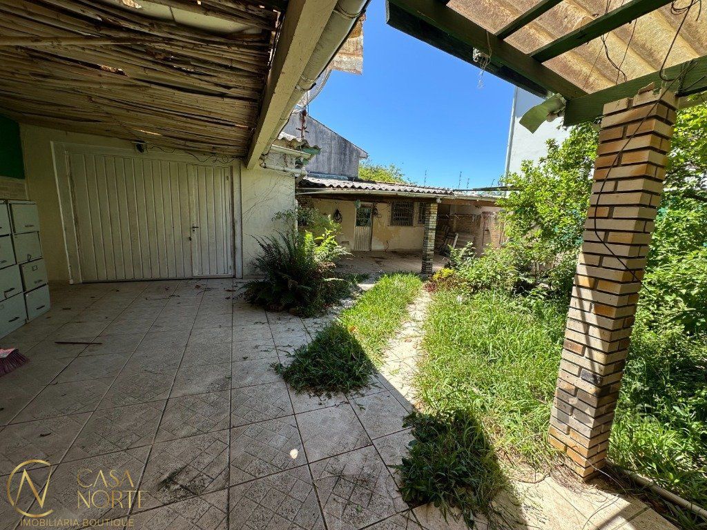 Casa à venda com 3 quartos, 230m², 2 vagas, Rua São Mateus no bairro Bom Jesus em Porto Alegre