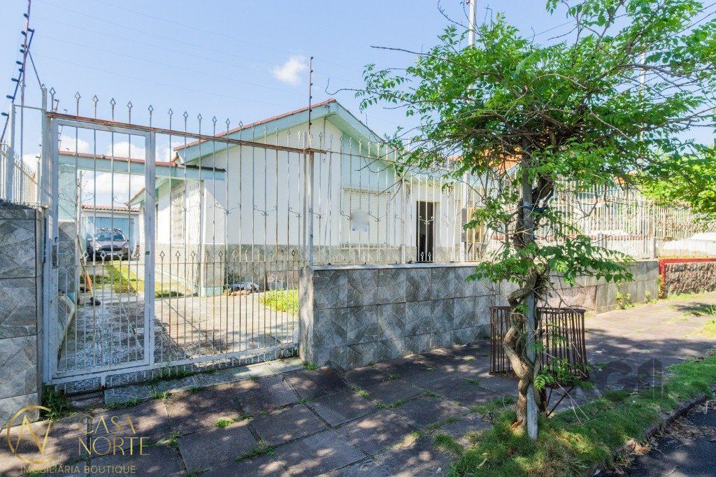 Casa à venda com 3 quartos, 182m², 2 vagas, Rua Doutor Mário Totta no bairro Tristeza em Porto Alegre