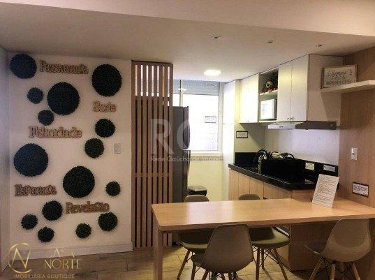 Apartamento à venda com 3 quartos, 73m², 1 suíte, Rua General Camara no bairro Centro Histórico em Porto Alegre