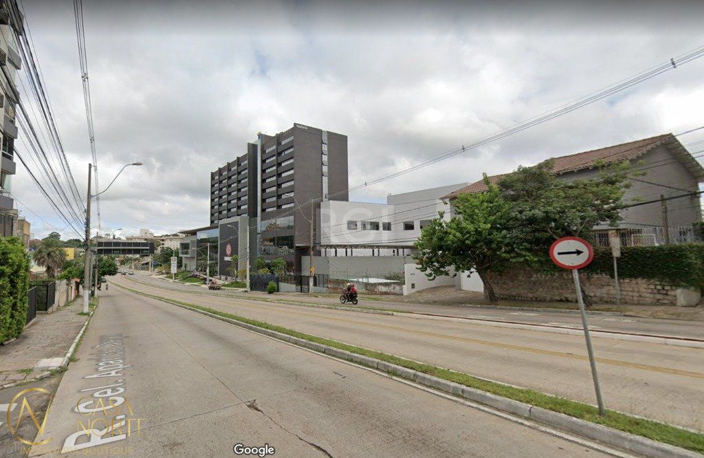 Casa à venda com 7 quartos, 400m², 1 suíte, 2 vagas, Rua Coronel Aparício Borges no bairro Glória em Porto Alegre