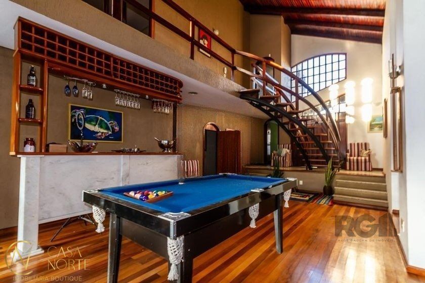 Casa à venda com 4 quartos, 303m², 1 suíte, 2 vagas, Rua São Francisco de Assis no bairro Santo Antônio em Porto Alegre