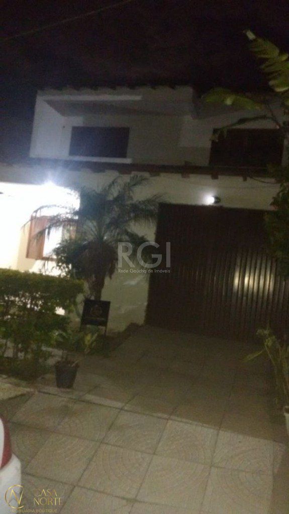 Casa de Condomínio à venda com 3 quartos, 170m², 1 suíte, 2 vagas, Rua Amapa no bairro Vila Nova em Porto Alegre