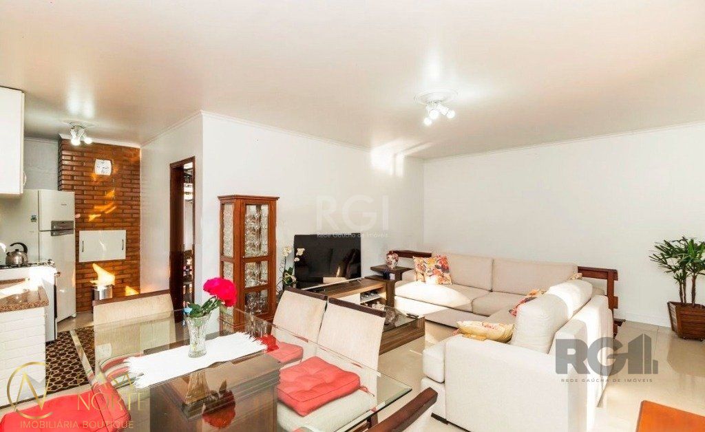 Casa à venda com 5 quartos, 266m², 1 suíte, 5 vagas, Avenida Ceara no bairro São João em Porto Alegre