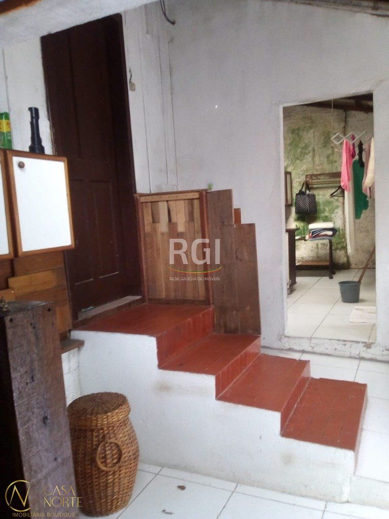 Casa à venda com 2 quartos, 300m², 3 vagas, Rua Otavio Faria no bairro Teresópolis em Porto Alegre