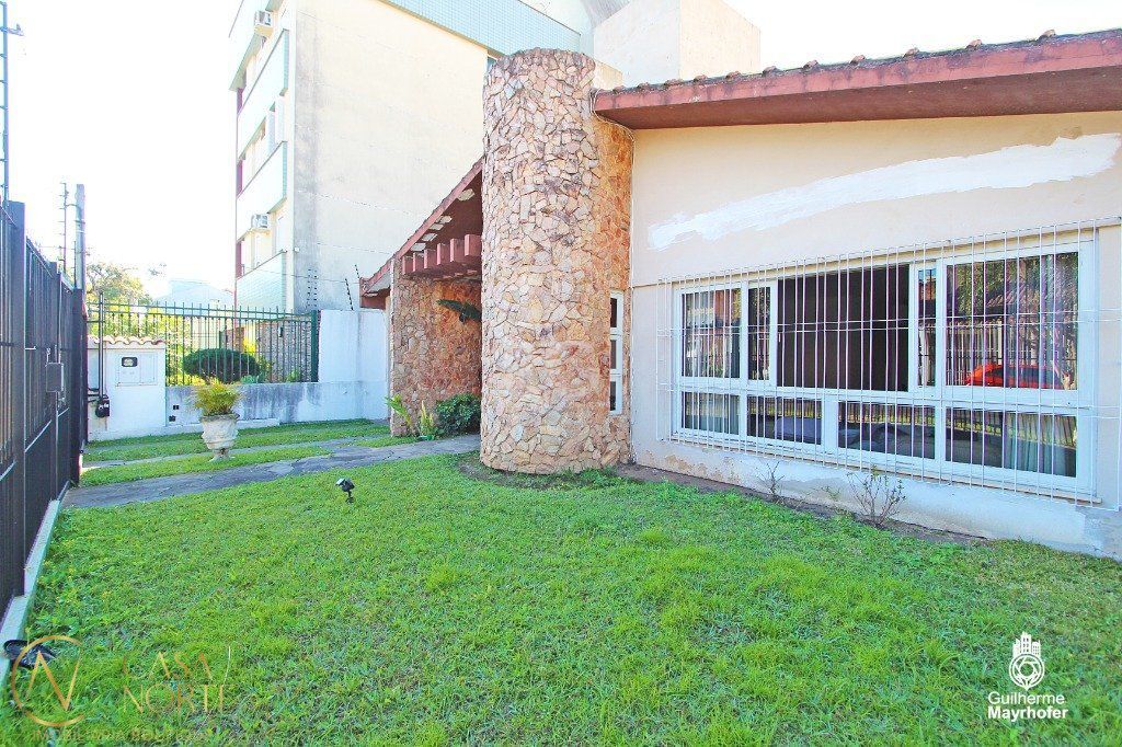 Casa à venda com 3 quartos, 215m², 1 suíte, 3 vagas, Rua Professora Cecy Cordeiro Thofehrn no bairro Sarandi em Porto Alegre