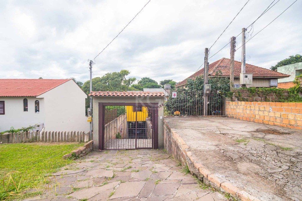 Casa à venda com 2 quartos, 10m², 2 vagas, Rua da Fonte no bairro Bom Jesus em Porto Alegre