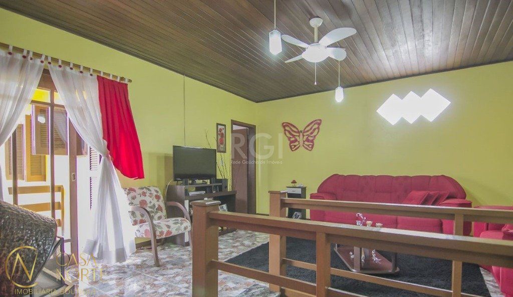 Casa à venda com 3 quartos, 252m², 1 suíte, 3 vagas, Rua Lola de Oliveira no bairro Parque Santa Fé em Porto Alegre