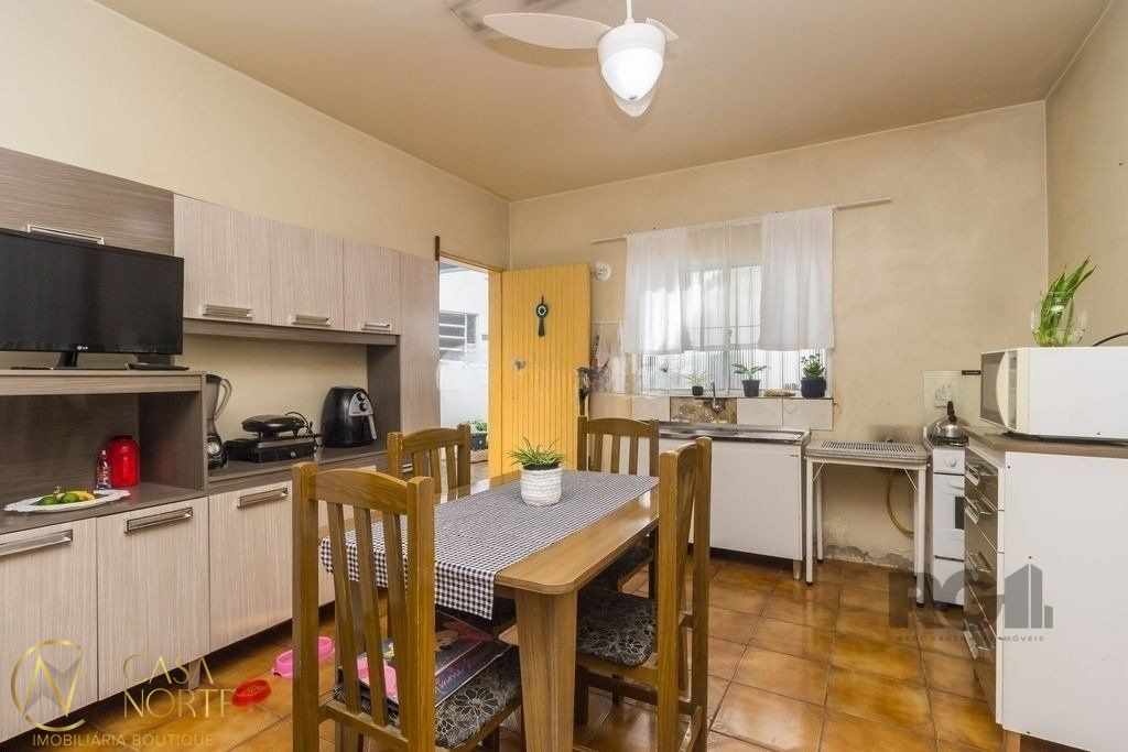 Casa à venda com 3 quartos, 140m², 1 suíte, 3 vagas, Rua Antônio José Monteiro no bairro Sarandi em Porto Alegre