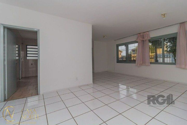 Casa à venda com 4 quartos, 189m², 5 vagas, Rua Beberibe no bairro São Sebastião em Porto Alegre