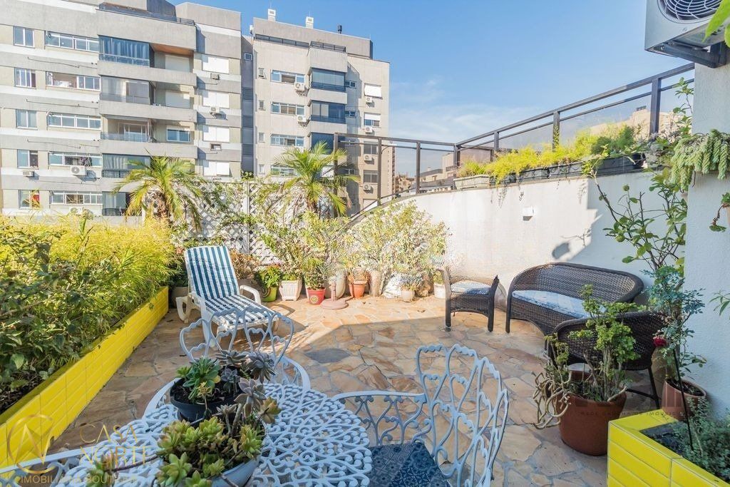 Cobertura à venda com 3 quartos, 188m², 1 suíte, 2 vagas, Rua Vicente da Fontoura no bairro Rio Branco em Porto Alegre