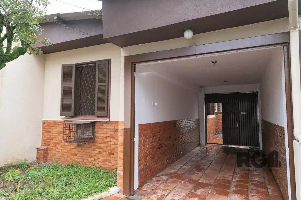 Casa à venda com 3 quartos, 195m², 2 vagas, Avenida Sergipe no bairro Glória em Porto Alegre